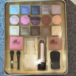 Eye Shadow and Blush Makeup Palette in a silver tin